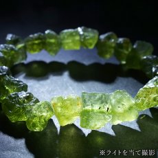 画像4: ペリドット ブレスレット 原石 パキスタン産 【一点もの】 Peridot 8月誕生石 カンラン石 結晶 オリビン お守り コレクション 浄化 ヒーリング 天然石 パワーストーン カラーストーン (4)