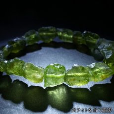画像4: ペリドット ブレスレット 原石 パキスタン産 【一点もの】 Peridot 8月誕生石 カンラン石 結晶 オリビン お守り コレクション 浄化 ヒーリング 天然石 パワーストーン カラーストーン (4)