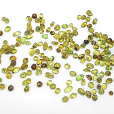 画像2: さざれ 10g 天然グリーンアンバー MIX リトアニア産 Green Amber アンバー 琥珀 緑 黄緑 赤 天然石 パワーストーン カラーストーン (2)