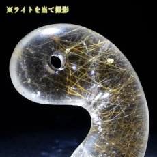 画像3: ルチルクォーツ 勾玉 40mm ブラジル産【 一点もの 】Rutile quartz 希少 針水晶 ルチル 鉱物 浄化 お守り 風水 オブジェ 幸運 開運 運気 縁起物 2026年 天然石 パワースト (3)