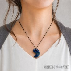 画像5: アズロマラカイト 勾玉 ペルー産 【一点もの】 Azurmalachite アズライト マラカイト 地球 お守り 浄化 アミュレット まがたま ハンドメイド パーツ 天然石 パワーストーン カラーストーン (5)
