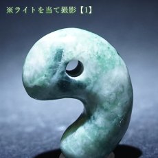 画像5: ミャンマー翡翠 勾玉 約26mm ミャンマー産 【 一点もの 】自社製 日本製 証明書付 Myanmar Jade 本翡翠 ひすい 濃緑 深緑 希少石 お守り 浄化 天然石 パワーストーン (5)