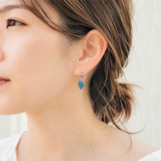 画像8: ネオンブルーアパタイト 原石 ピアス イヤリング ブラジル産【一点物】ステンレス製 Neon Blue Apatite 日本製 自社製 ゴールド シルバー 鉱物 燐灰石 アパタイト フローアパタイト お守り 浄化 アクセサリー ヒーリング 天然石 パワーストーン カラーストーン (8)