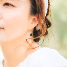 画像7: グリーンアゲート ピアス イヤリング マダガスカル産【一点物】ステンレス製 green agate ゴールド シルバー 鉱物 カット プレーン 緑 アゲート めのう 瑪瑙 お守り 浄化 アクセサリー ヒーリング 天然石 パワーストーン カラーストーン (7)