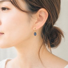 画像4: インディゴブルーカイヤナイト イヤリング タンザニア産【一点物】ステンレス製 Indigo Blue Kyanite 日本製 自社製 ゴールド 鉱物 カイヤナイト 藍晶石 藍晶石 カイヤナイト お守り 浄化 アクセサリー ヒーリング 天然石 パワーストーン カラーストーン (4)