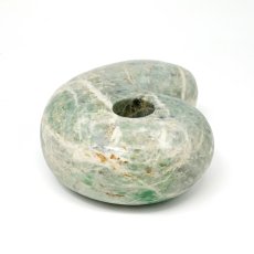 画像5: 糸魚川翡翠 約11.5cm 勾玉 新潟県産 【山梨研磨】 手研磨 特大 一点もの Itoigawa Jade 日本銘石 希少 国石 翡翠 ひすい ヒスイ 硬玉 ジェダイド 5月誕生石 糸魚川ひすい オブジェ インテリア 職人 匠 伝統技術 天然石 パワーストーン (5)
