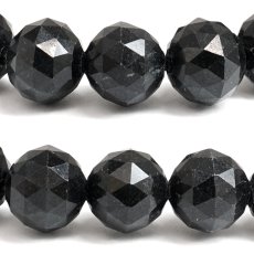 画像2: ミャンマー翡翠 8mm カット ブラック ブレスレット 黒翡翠 ミャンマー産 翡翠 Myanmar Jade ブラックジェダイト 本翡翠 ひすい お守り 浄化 天然石 パワーストーン (2)