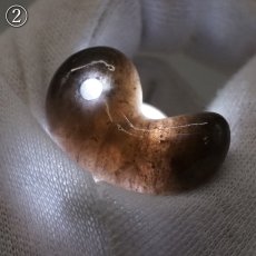画像7: 山梨 黒平黒水晶 30mm 勾玉 山梨県産 【山梨研磨】 手研磨 一級研磨士 黒平鉱山 Kurobera Quartz 一点もの 職人 匠 国産天然石 国産水晶 お守り 浄化 日本銘石 天然石 パワーストーン (7)