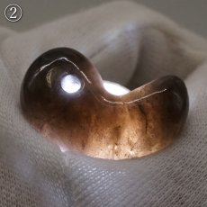 画像7: 山梨 黒平黒水晶 30mm 勾玉 山梨県産 【山梨研磨】 手研磨 一級研磨士 黒平鉱山 Kurobera Quartz 一点もの 職人 匠 国産天然石 国産水晶 お守り 浄化 日本銘石 天然石 パワーストーン (7)