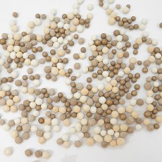 画像2: 北投石 美ミックス イオンボール 50g 天然記念物 放射性 ラジウム 鉛重晶石 水素 遠赤外線 マイナスイオン 健康 疲労回復 健康ストーン ことほぎ さざれ VCボール 抗菌ボール 天然サポニンセラミックボール 美肌バスボール 天然石 パワーストーン (2)