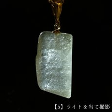 画像5: リビアングラス 原石 ペンダントトップ リビア砂漠産 【一点もの】 Libyan Glass 日本製 ステンレス ゴールド 隕石 天然ガラス  テクタイト 希少 レア お守り 浄化 アクセサリー ヒーリング 天然石 パワーストーン カラーストーン  (5)