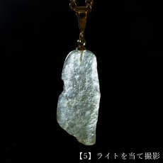 画像5: リビアングラス 原石 ペンダントトップ リビア砂漠産 【一点もの】 Libyan Glass 日本製 ステンレス ゴールド 隕石 天然ガラス  テクタイト 希少 レア お守り 浄化 アクセサリー ヒーリング 天然石 パワーストーン カラーストーン  (5)
