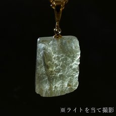 画像3: リビアングラス 原石 ペンダントトップ リビア砂漠産 【一点もの】 Libyan Glass 日本製 ステンレス ゴールド 隕石 天然ガラス テクタイト 希少 レア お守り 浄化 アクセサリー ヒーリング 天然石 パワーストーン カラーストーン (3)