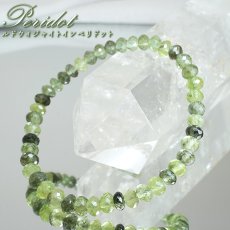 画像1: ルドウィジャイトインペリドット ブレスレット ソロバンカット パキスタン産 【一点もの】 Peridot 8月誕生石 カンラン石 ルチルペリドット ルドウィヒ石 お守り 浄化 ヒーリング 天然石 パワーストーン カラーストーン  (1)