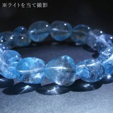 画像8: ブルートパーズ ブレスレット タンブル型 ブラジル産 【一点もの】 Blue topaz トパーズ 希少 11月誕生石 お守り 浄化 アクセサリー ヒーリング 天然石 パワーストーン カラーストーン (8)