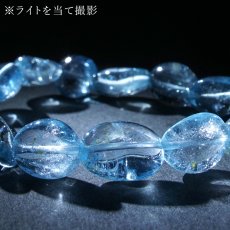 画像4: ブルートパーズ ブレスレット タンブル型 ブラジル産 【一点もの】 Blue topaz トパーズ 希少 11月誕生石 お守り 浄化 アクセサリー ヒーリング 天然石 パワーストーン カラーストーン (4)
