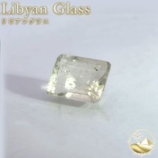画像1: リビアングラス ルース エメラルドカット リビア砂漠産【一点もの】Libyan Glass 隕石 天然ガラス テクタイト クリストバライト 希少 レア お守り 浄化 ヒーリング 天然石 パワーストーン カラーストーン  (1)