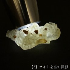 画像5: リビアングラス 原石 リビア砂漠産【一点もの】Libyan Glass 隕石 天然ガラス テクタイト クリストバライト 希少 レア お守り 浄化 ヒーリング 天然石 パワーストーン カラーストーン (5)