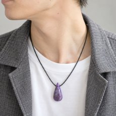 画像8: スギライト 高品質 ペンダントトップ 南アフリカ産【一点もの】希少 Sugilite 世界三大ヒーリングストーン 杉石 横穴 貫通穴 大ぶり ドロップ 天然石 パワーストーン カラーストーン (8)