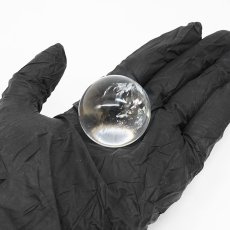 画像9: レムリアンシード 33mm 丸玉 ブラジル・バイーア州産【一点もの】Lemurian Seed 4月誕生石 水晶 クォーツ 厄払い 厄除け 魔除け 癒し 瞑想 透明度 神秘 結晶 透明 レムリア 神聖 スフィア 水晶 内包物 鉱物 お守り 開運 風水 浄化 天然石 パワーストーン (9)