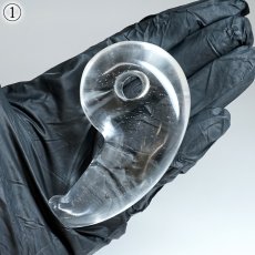 画像5: 天然水晶 勾玉 43×75mm 山梨研磨 【一点物】 特大 置物 オブジェ Quartz 水晶 石英 4月誕生石 彫刻 手研磨 職人 無処理 魔除け 厄除け 開運 お守り 浄化 天然石 パワーストーン (5)