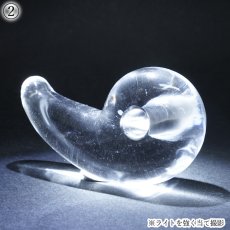 画像8: 天然水晶 勾玉 43×75mm 山梨研磨 【一点物】 特大 置物 オブジェ Quartz 水晶 石英 4月誕生石 彫刻 手研磨 職人 無処理 魔除け 厄除け 開運 お守り 浄化 天然石 パワーストーン (8)