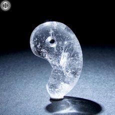 画像4: ガネーシュヒマール水晶 勾玉 25mm ヒマラヤ産 【 一点物 】 Ganesh Himal 4月誕生石 ガネーシャ 天然 透明 水晶 クォーツ 希少 お守り 浄化 天然石 パワーストーン (4)