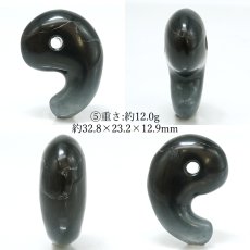 画像6: 千栄 ロジン蒼晶 30mm 勾玉 北海道産 CHISAKA Rodingite Azure Crystal 日高町 千栄地区 ペンケユクトラシナイ沢 水冷破砕岩 岩石 鉱物 日本製 自社製 まがたま 日本銘石 天然石 パワーストーン カラーストーン (6)