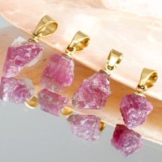 画像2: ピンクトルマリン 原石 ペンダントトップ ブラジル産 ステンレス Pink Tourmaline トルマリン 10月誕生石 日本製 自社製 ゴールド ランダム お守り 天然石 鉱物 パワーストーン カラーストーン (2)