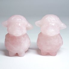 画像2: 羊 水晶 ローズクォーツ 彫り物 干支 2027年 ひつじ 未 正月 年末年始 賀正 正月飾り 新年 飾り物 縁起物 インテリア 開運 幸運 雑貨 風水 ミニ 彫刻 天然石 パワーストーン カラーストーン (2)