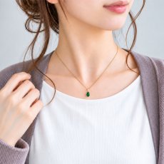 画像4: グリーンガーネット K18 ペンダントトップ 0.20ct ケニア産 18金【一点物】Green Garnet 1月誕生石 柘榴石 ざくろ石 ドロップカット ジュエリー 小ぶり 小粒 活力 情熱 絆 成功 天然石 カラーストーン パワーストーン ロイヤルジュエリー Royal Jewelry (4)