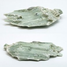 画像2: デマントイドガーネット 原石 カナダ ジェフリー鉱山産 【 一点もの 】 Demantoid Garnet ガーネット 標本 鉱物 結晶 希少 お守り 浄化 天然石 パワーストーン カラーストーン (2)