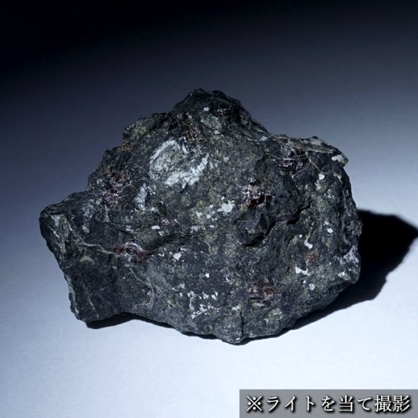 苦礬柘榴石 マントル起源 深紅 超塩基性岩 母岩付き 地質標本的価値
