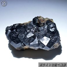 画像8: アンドラダイト ヘデンベルガイト 原石 ギリシャ セリフォス島産 共生鉱物 【 一点もの 】 Andradite Garnet ガーネット 標本 鉱物 結晶 希少 お守り 浄化 天然石 パワーストーン カラーストーン (8)