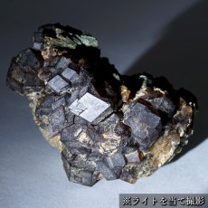画像5: アンドラダイト ヘデンベルガイト 原石 ギリシャ セリフォス島産 共生鉱物 【 一点もの 】 Andradite Garnet ガーネット 標本 鉱物 結晶 希少 お守り 浄化 天然石 パワーストーン (5)