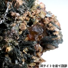 画像5: トパゾライトガーネット ヘデンベルガイト 原石 イラン産 共生鉱物 【 一点もの 】 Topazolite Garnet ガーネット 標本 鉱物 結晶 希少 お守り 浄化 天然石 パワーストーン カラーストーン (5)