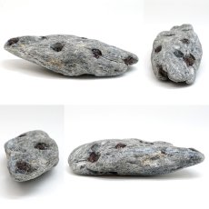 画像2: アルマンディンガーネット ブラックカイアナイト 原石 マケドニア産 共生鉱物 【 一点もの 】 Almandine Garnet ガーネット 標本 鉱物 結晶 希少 お守り 浄化 天然石 パワーストーン カラーストーン (2)