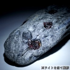 画像4: アルマンディンガーネット ブラックカイアナイト 原石 マケドニア産 共生鉱物 【 一点もの 】 Almandine Garnet ガーネット 標本 鉱物 結晶 希少 お守り 浄化 天然石 パワーストーン カラーストーン (4)