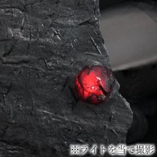 画像5: ガーネット on グラファイト 原石 約42.6g アメリカ レッドエンバーズ鉱山産 【一点もの】 Garnet on Graphite ガーネットオングラファイト 鉱物 共生 標本 結晶 柘榴石 石墨 浄化 お守り 天然石 パワーストーン カラーストーン (5)