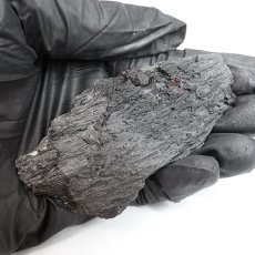 画像4: ガーネット on グラファイト 原石 約26.9g アメリカ レッドエンバーズ鉱山産 【一点もの】 Garnet on Graphite ガーネットオングラファイト 鉱物 共生 標本 結晶 柘榴石 石墨 浄化 お守り 天然石 パワーストーン カラーストーン (4)