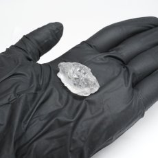 画像7: カイラス水晶 原石 約8.3g ヒマラヤ産 【 一点もの 】Kailash Quartz チベット ヒマラヤ カイラス山 稀少 レア 高品質 水晶 クリスタル クォーツ ポイント バーコード 4月誕生石 結晶 浄化 内包物 鉱物 癒し お守り 天然石 パワーストーン カラーストーン (7)