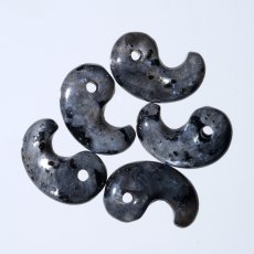 画像3: ディープマリンスノー 勾玉 小（古代型）天然石 パワーストーン レディース メンズ 三種の神器 八尺瓊勾玉 (3)