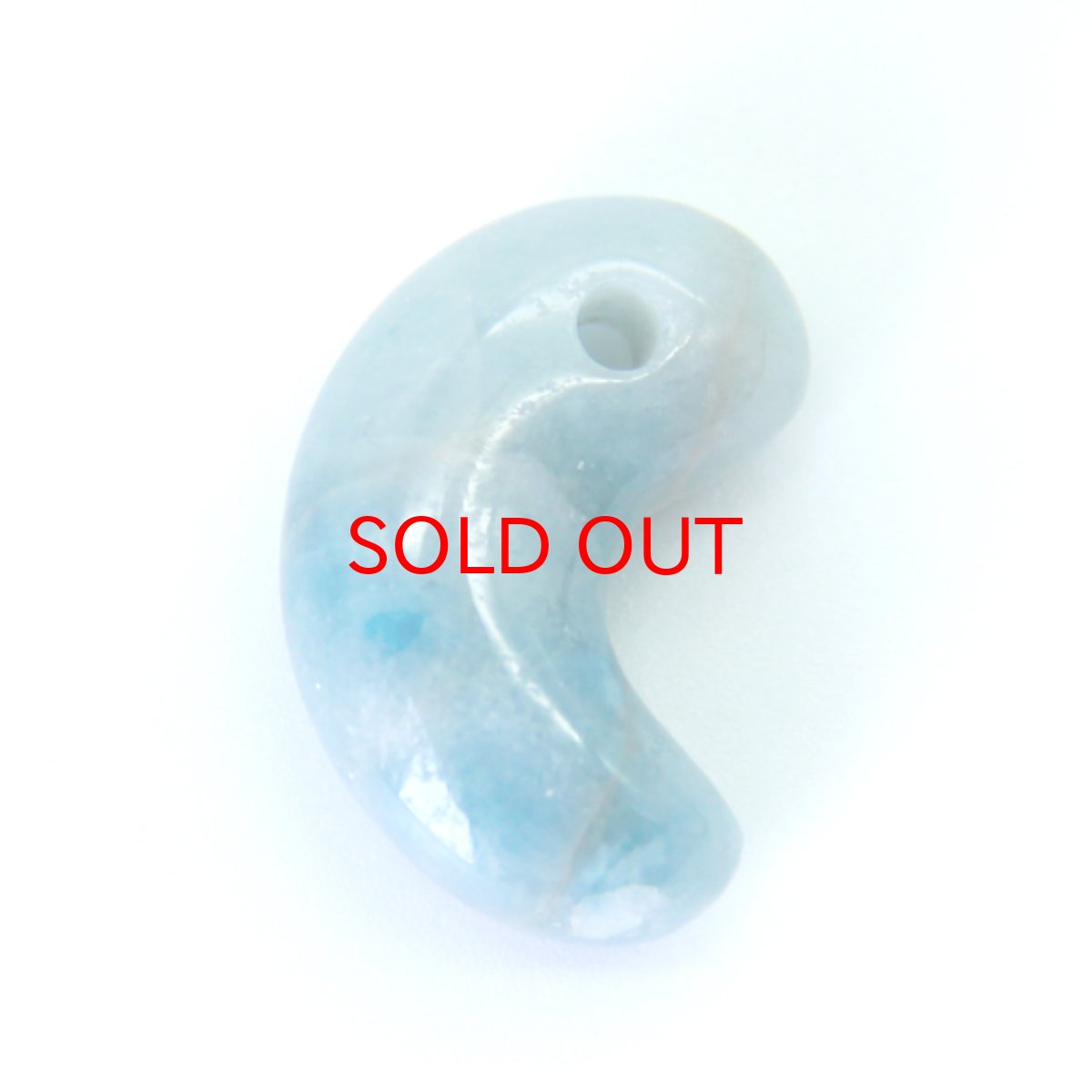 画像2: 【BLACK FRIDAY対象】 【一点もの】糸魚川ブルー翡翠勾玉 天然石 パワーストーン レディース メンズ 三種の神器 八尺瓊勾玉 ひすい ヒスイ (2)