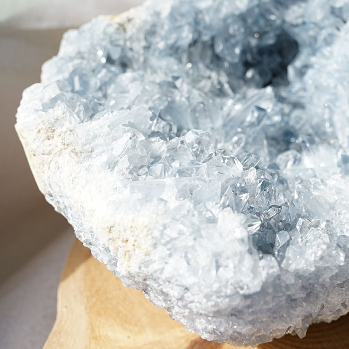 セレスタイト原石 【一点物】セレスタイトジオード 台座付き Celestite 天青石 水色 青色 マダガスカル産 天然石