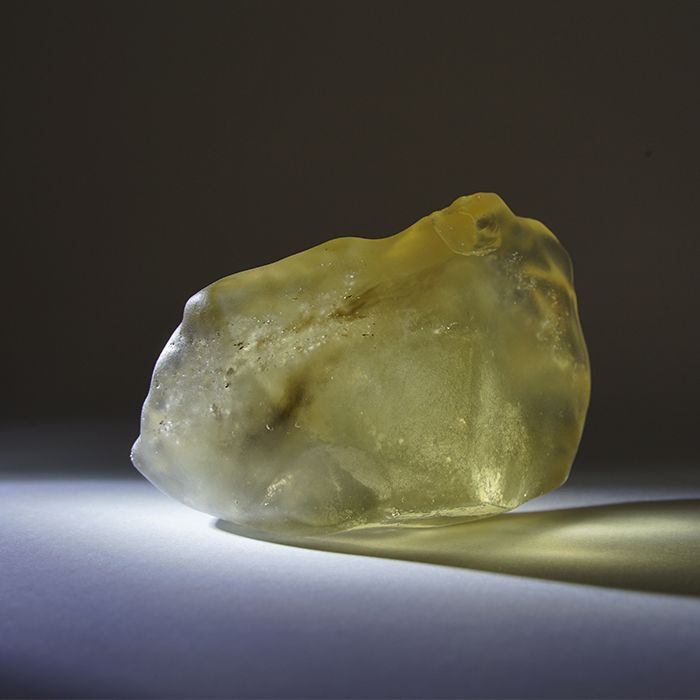 一点物 リビアングラス 原石 82.9g エジプト産 リビア砂漠 天然石 ガラス 隕石 宇宙 ガラス質 パワーストーン 