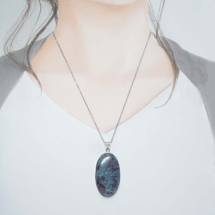 画像3: ルビーインカイヤナイト ペンダントトップ SV925 インド産【一点物】Ruby in kyanite 覆輪 フクリン ルビー カイヤナイト 紅玉 藍晶石 天然石 パワーストーン カラーストーン (3)